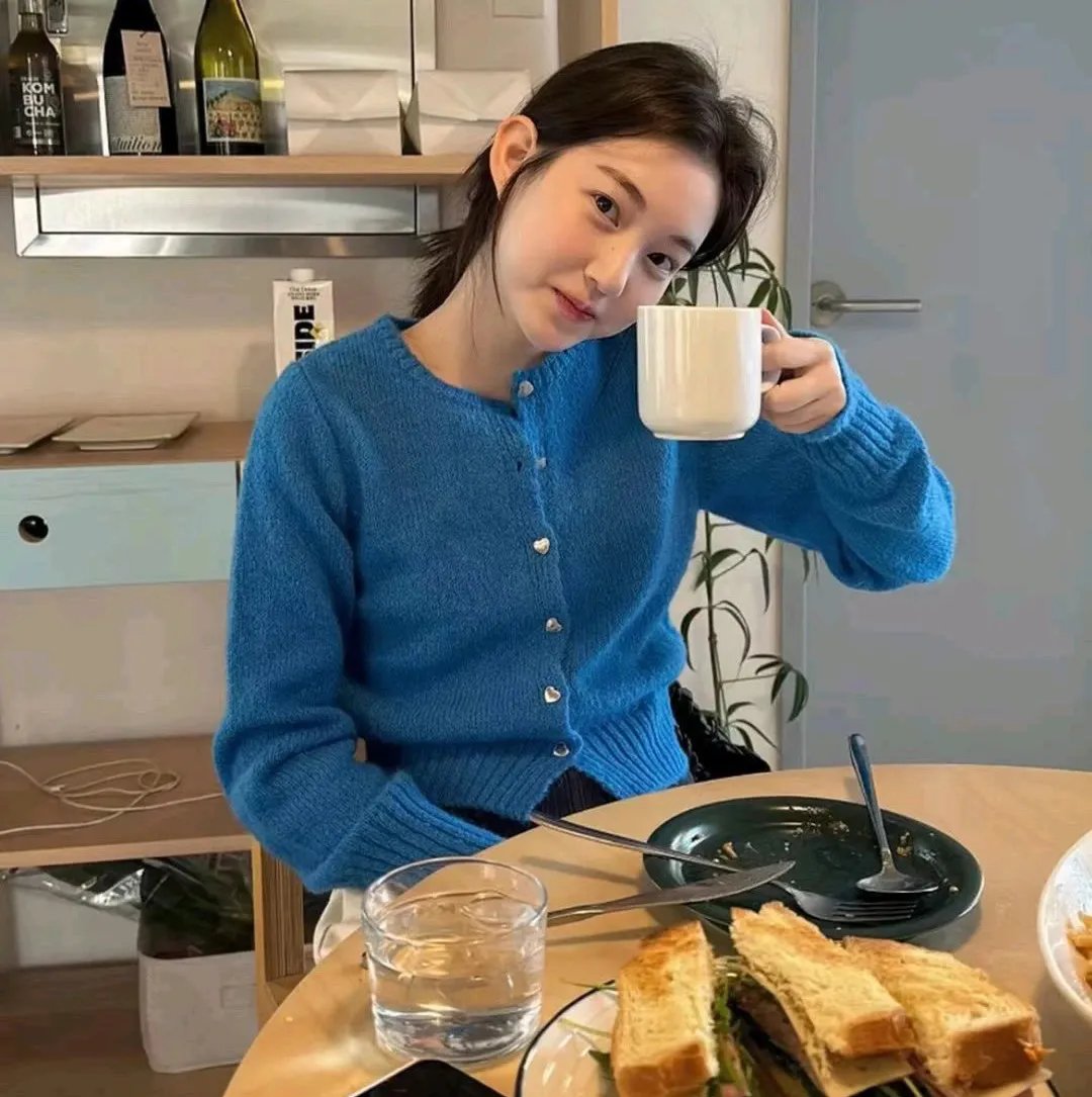 院子里的女人